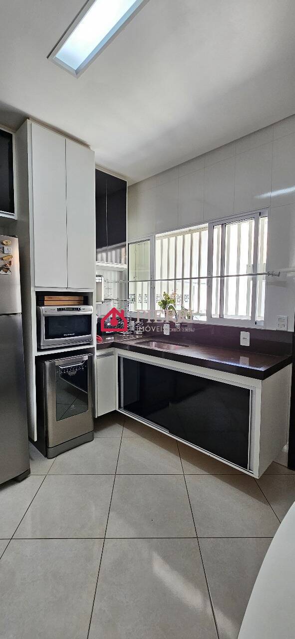 Sobrado à venda com 3 quartos, 150m² - Foto 2