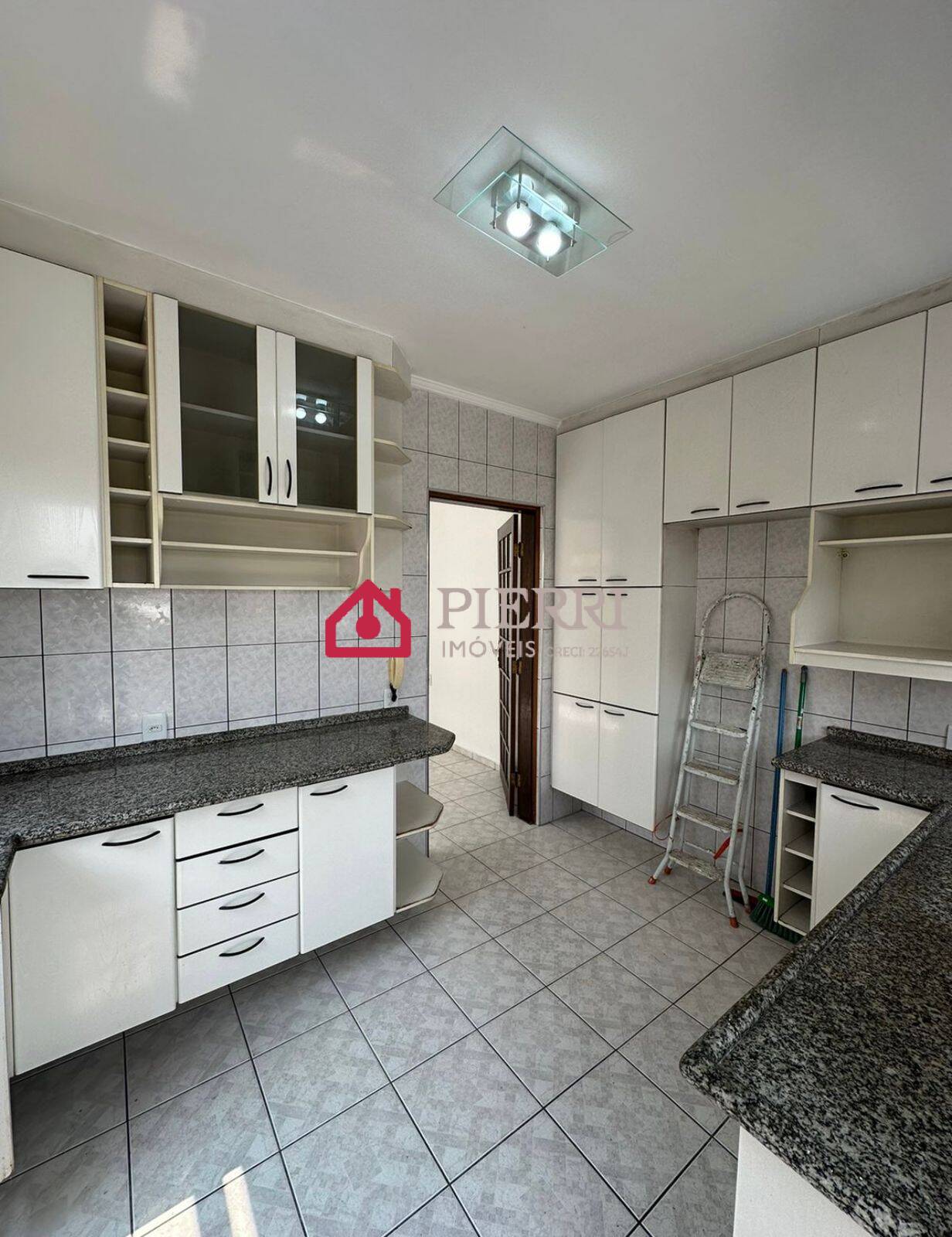 Sobrado à venda com 3 quartos, 200m² - Foto 11